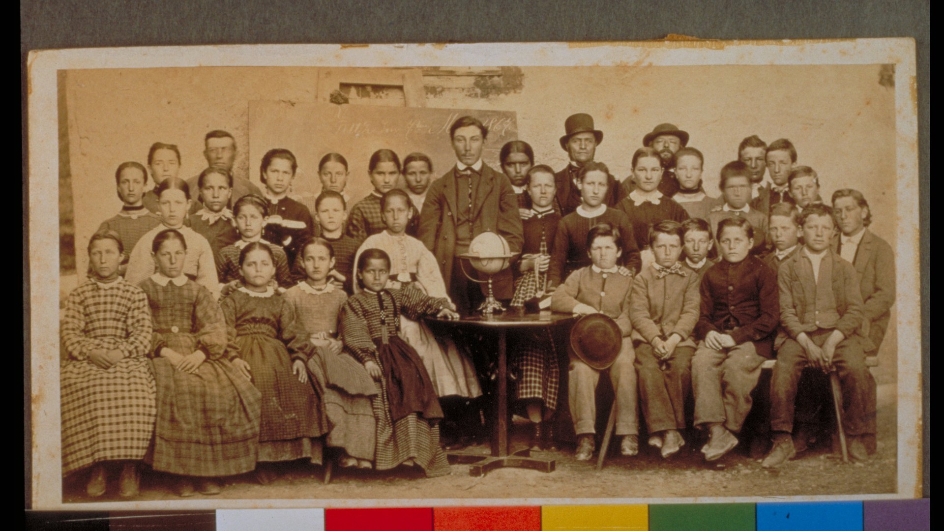 Schulklasse in Zuoz um 1867